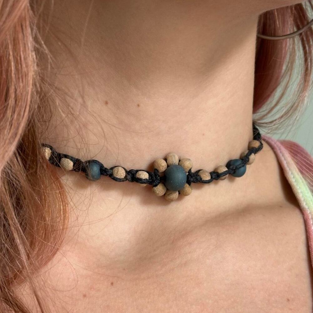 Vintage 00s Black Woven Bead Flower Puka Shell Choker Necklace